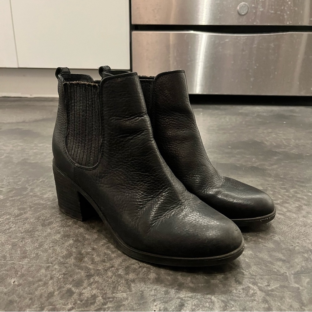 Sofft Chelsea Boots Pebbled Leather GUC